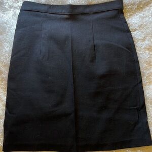 Brioche lightweight simple above the knee black skirt sz5/6